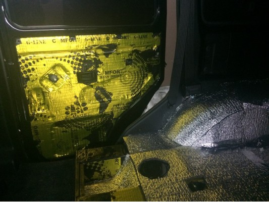 Шумоизоляция пола, арок, дверей и багажника